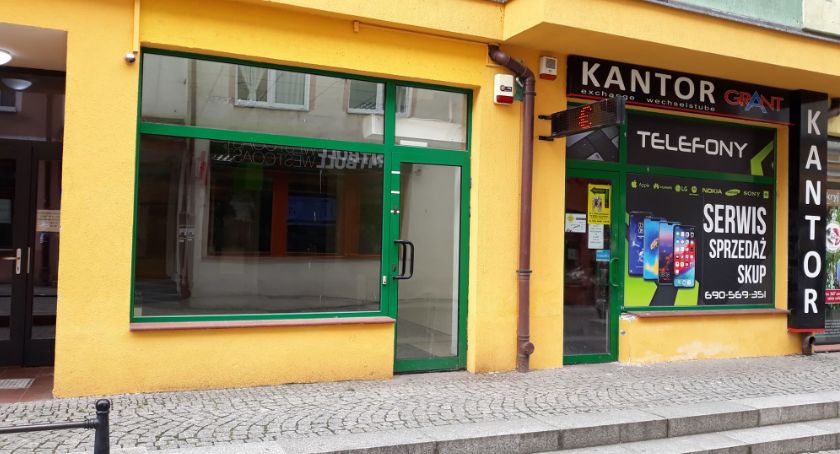Skok na kantor w centrum Legnicy. Sejf z pieniędzmi wywieźli na wózku