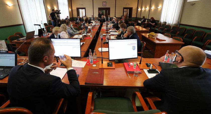 Rada miejska podjęła uchwały ws. przyznania nagród i odznaczeń