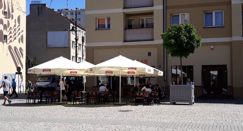 Brutalny atak na tle rasistowskim w centrum Legnicy. Pobili Ukraińców