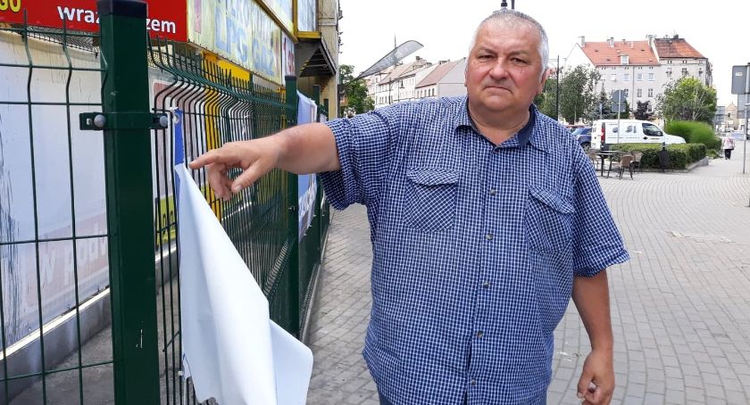 Policja wszczęła śledztwo ws. zniszczenia banerów Trzaskowskiego