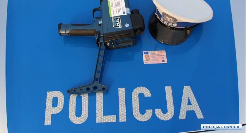 Legnicka drogówka zabrała prawa jazdy kolejnym kierowcom z ciężką nogą