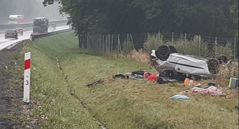 Deszczowy dzień zbiera żniwa na drogach. Policja apeluje o ostrożność