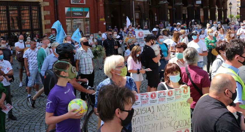 Mieszkańcy Legnicy i Pątnowa ponownie protestowali przed ratuszem [FOTO]