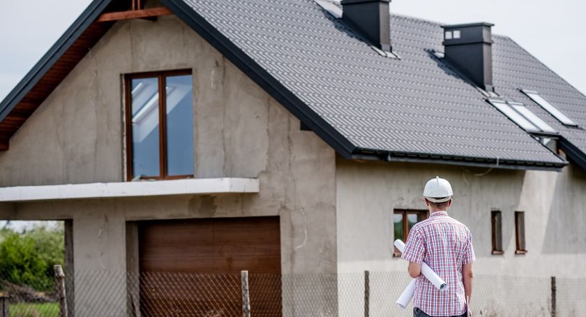 Już na etapie budowy domu pomyśl o takim rozwiązaniu. Zabezpieczysz w ten sposób wartościowe rzeczy przed niepowołanym dostępem