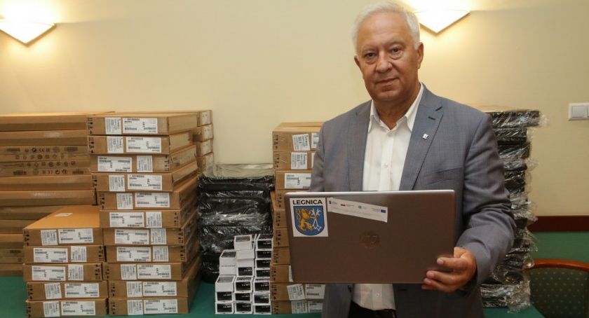 Za ministerialne pieniądze Legnica kupiła do szkół 105 komputerów