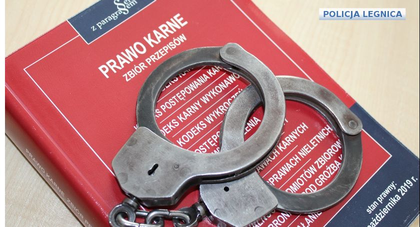 26-latka udawała adwokata i wyłudzała pieniądze. Teraz potrzebuje prawdziwego prawnika