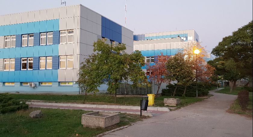 Miał być zabieg, a jest izolacja. Młoda legniczanka z COVID-19