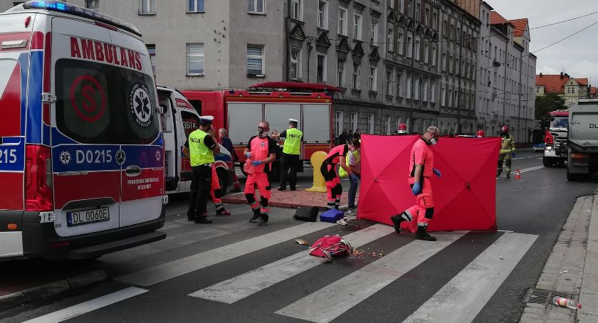 Śmiertelny wypadek na ulicy Czarnieckiego w Legnicy [ZDJĘCIA]