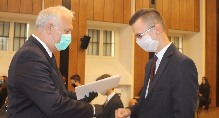 Prezydenckie stypendia pod sanitarnym nadzorem [ZDJĘCIA]