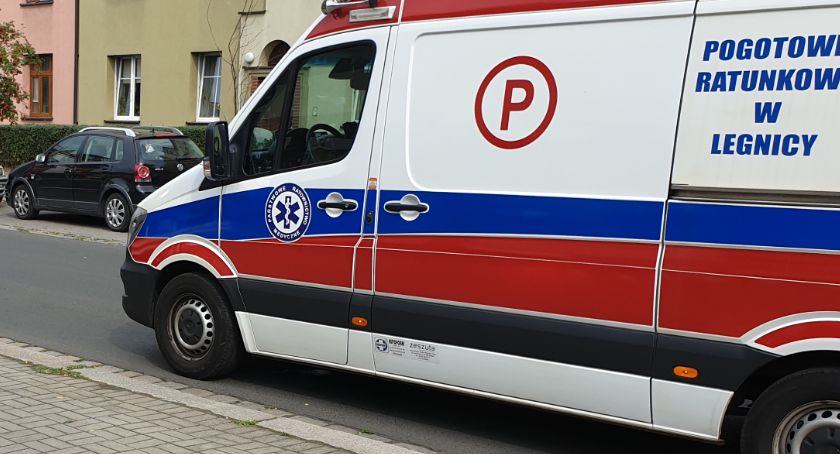 Karetki Pogotowia Ratunkowego w Legnicy bogatsze o nowy sprzęt