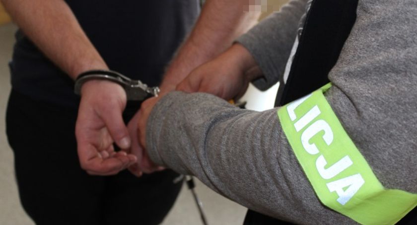 Nocny pościg. Kierowca uciekał, bo był naćpany i poszukiwany za włamanie