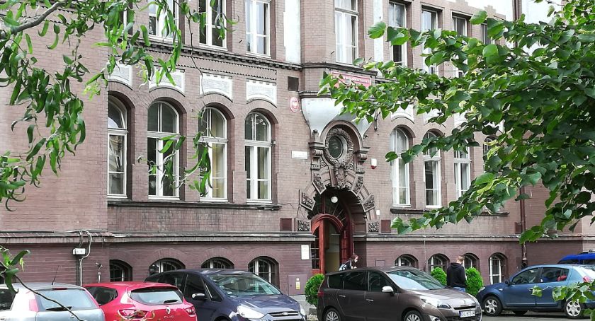Dyrektorka zmieniła decyzję. Uczniowie II LO jednak wracają do szkoły 