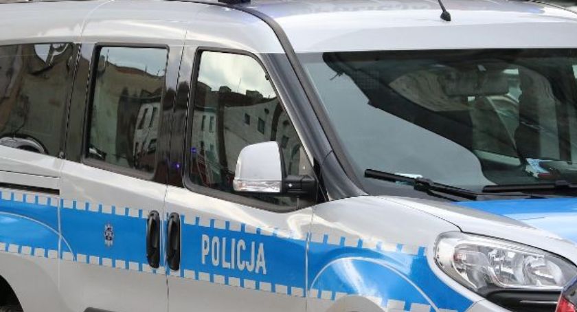Wpadli z narkotykami, bo na widok policji dziwnie się zachowywali 	