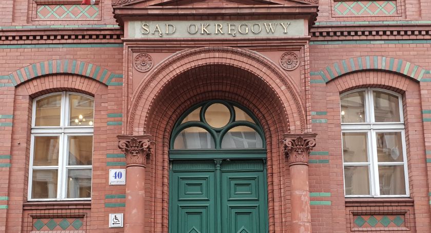 Rządowy zakaz prawnym bublem. Legniczanin wygrał w sądzie ze strażą miejską