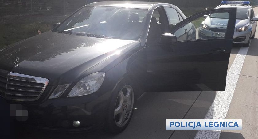 27-letni kierowca spełnił swoje marzenie uciekając samochodem przed policją