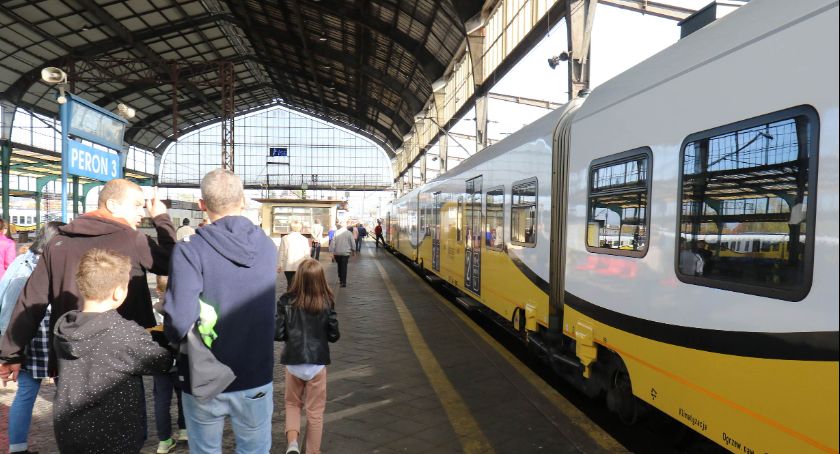Poważna awaria na kolei. Pociągi kursują z opóźnieniem i trasą zastępczą 