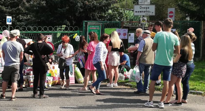 Legniczanie pamiętają o bezdomnych zwierzętach. Tłum przed schroniskiem [FOTO]