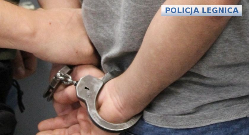Czujni policjanci przypadkowo wypatrzyli i zatrzymali poszukiwanego 25-latka  