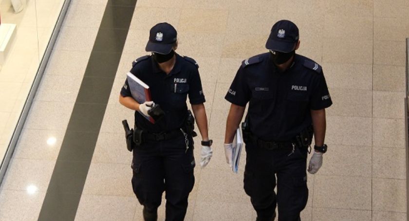 Kolejne zakażenia COVID-19. Koronawirus zaatakował legnicką policję!