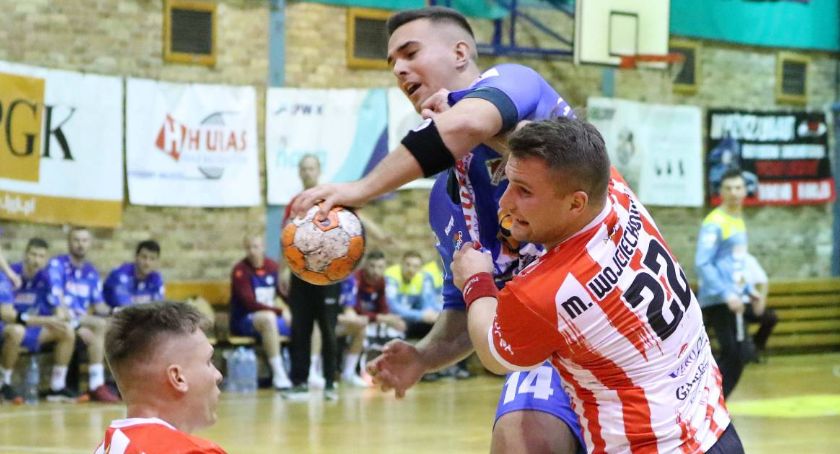 Wyjazdowy mecz Siódemki Miedź Legnica z GOKiS-em Kąty Wrocławskie przełożony