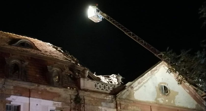 Zawalił się zabytkowy pałac przy ul. Nowodworskiej w Legnicy [FOTO]