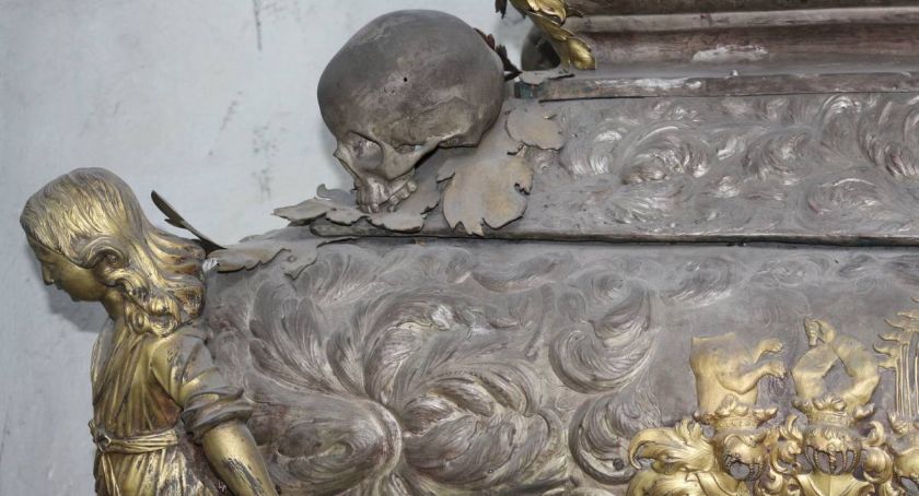 Spacer historyczny śladami średniowiecznych świątyń i książęcego grobowca