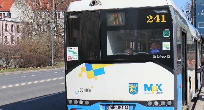W internecie wrze po odebraniu uczniom i seniorom darmowego MPK