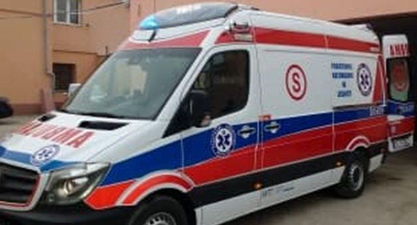 Zakażony COVID-19 legniczanin wyszedł z domu i zemdlał na ulicy 