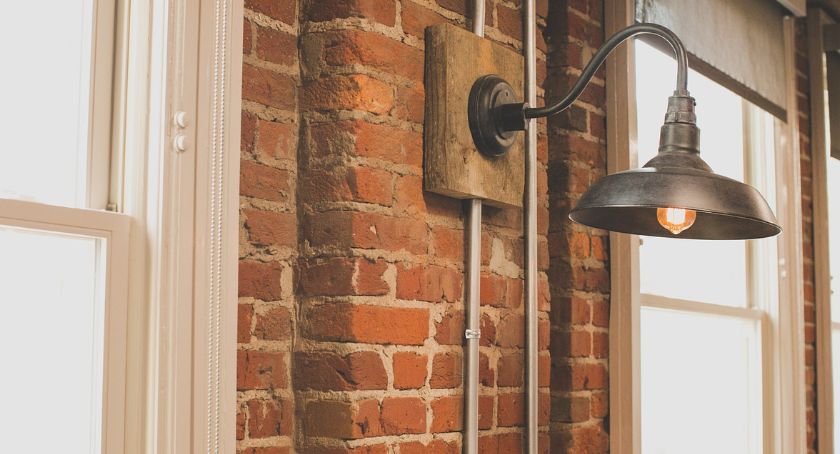 Czym wyróżnią się lampy industrialne LOFT?