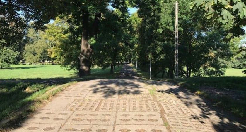 Będzie remont wejścia do parku. Prace mają się zakończyć w połowie grudnia