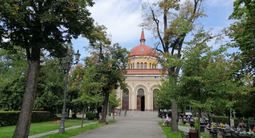 Urzędnicy unieważnili przetarg na remont cmentarnej kaplicy. Co dalej?