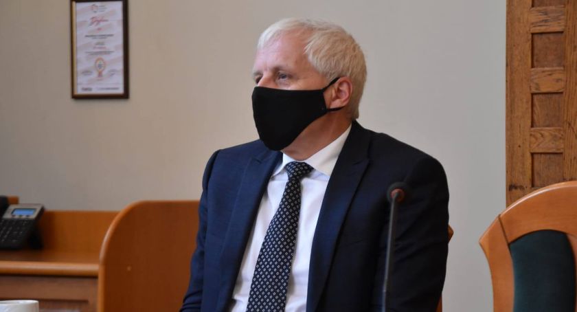 Kilkadziesiąt nowych zakażeń COVID-19 w Legnicy i powiecie w ciągu weekendu