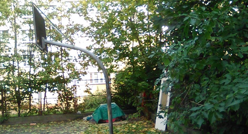 Obozowisko bezdomnych w centrum Legnicy [LIST CZYTELNIKA]