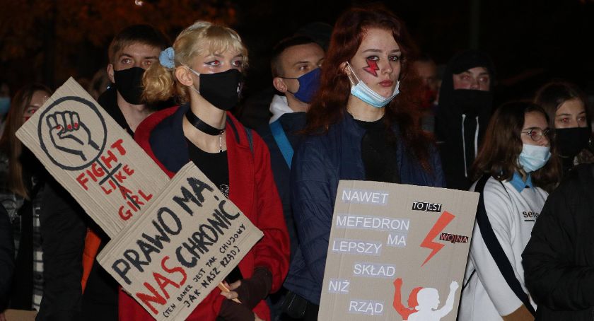 Kibole Miedzi chronili katedrę przed młodzieżą [ZDJĘCIA, WIDEO]