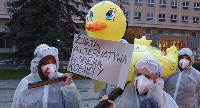 Legnica protestuje. Rekordowa frekwencja na ulicach [ZDJĘCIA, WIDEO]