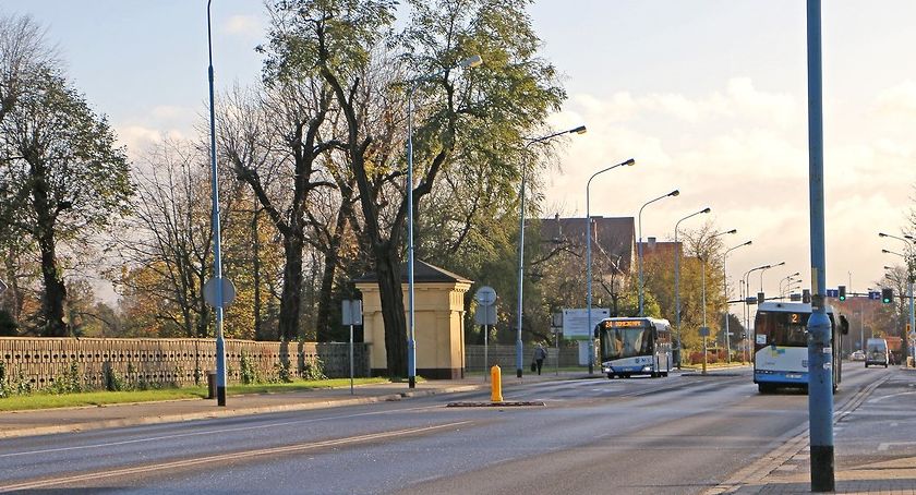Wszystkich Świętych - jaka organizacja ruchu przy cmentarzu w Legnicy?