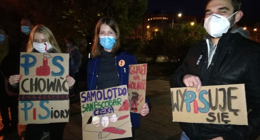 Pikieta na placu Słowiańskim. Czego żądają wkurzone kobiety? [ZDJĘCIA]