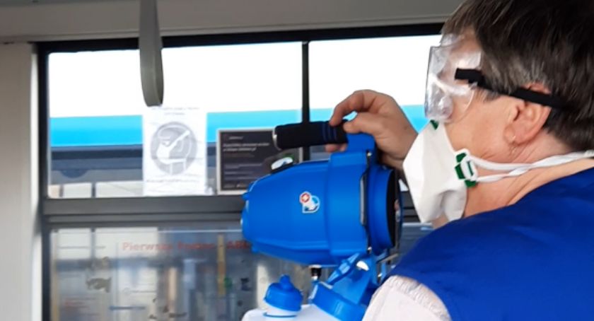 Miejskie Przedsiębiorstwo Komunikacji odkaża swoje autobusy zimną mgłą