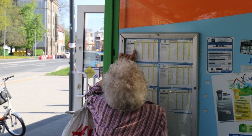 Były prezes Kolei Dolnośląskich ostro o miejskiej komunikacji w Legnicy
