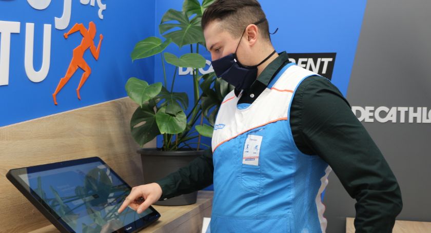 Click&Collect Drive i e-treningi w Decathlonie. Jak działają nowe usługi?