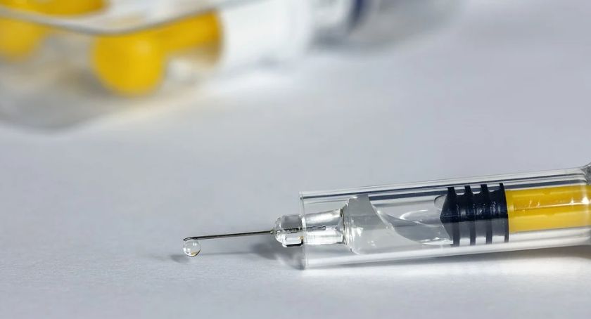 Seniorzy! Ruszyły bezpłatne szczepienia przeciwko grypie w legnickim szpitalu