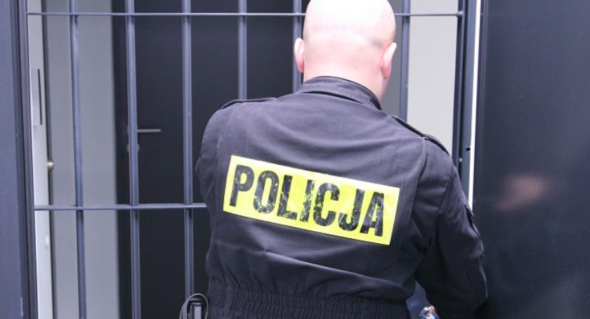 Naćpana 21-latka z pokaźnym zapasem narkotyków i kradzionymi dowodami