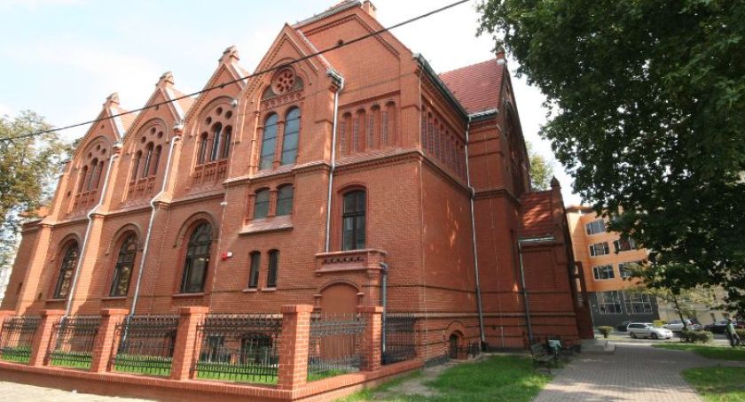Biblioteki już wypożyczają książki. Wciąż zamknięte pozostają czytelnie