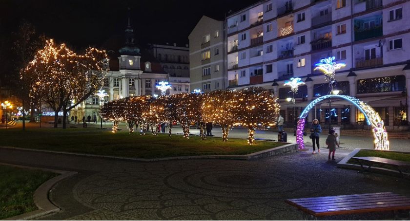 Legnica w tym roku skromniej udekorowana. Podziel się uwagami! [FOTO]