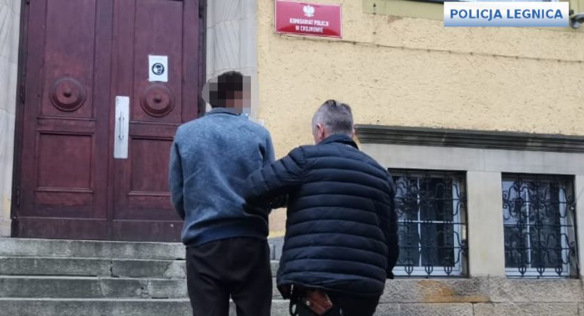 Kradzież rozbójnicza w Chojnowie. 48-letni złodziej zaatakował mężczyznę maczetą