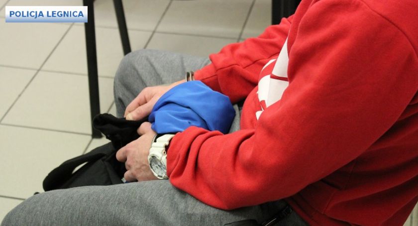 Policja zatrzymała dilera. Narkotyki przechowywał w swoim mieszkaniu