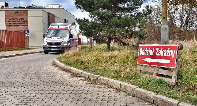 W ciągu ostatniej doby zmarło trzech legniczan zmagających się z COVID-19