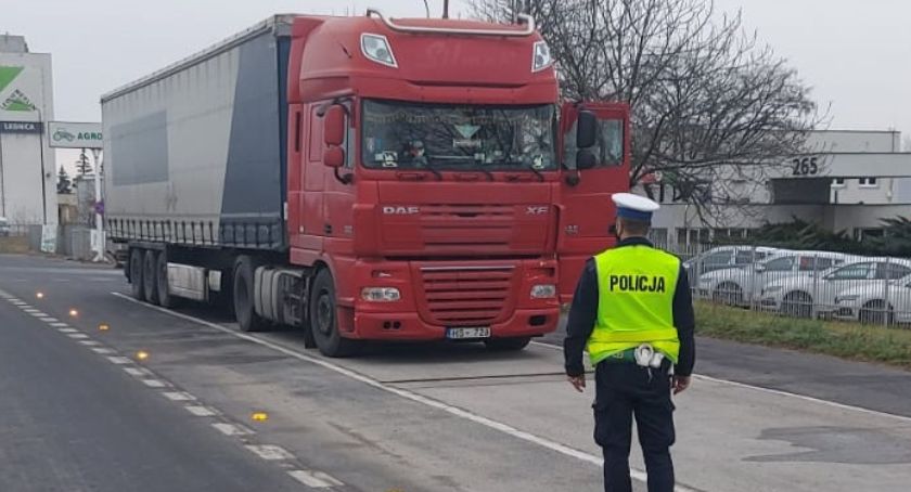Policyjna akcja. Drogówka skontrolowała ponad 50 ciężarówek i busów