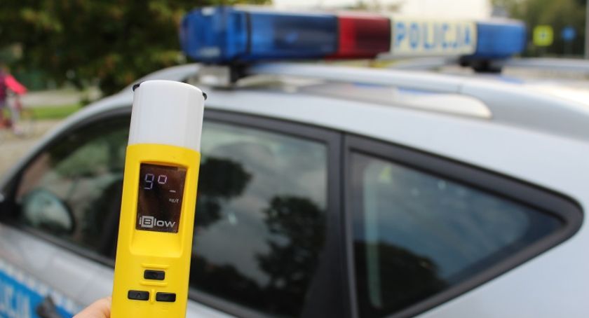 Wypił śmiertelną dawkę alkoholu i wybrał się na przejażdżkę autem po mieście