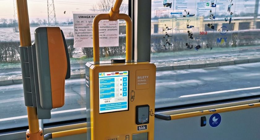 Do smart city Legnica dotarły automaty z biletami na autobusy MPK